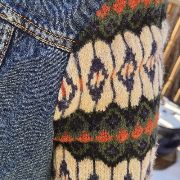 Free People Woman's Sweater Sleeve Distressed Jean Jacket Size Med Cropped EUC - Picture 14 of 16